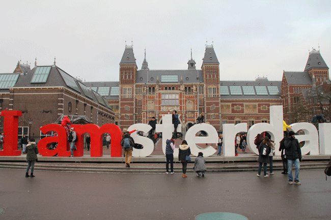 Uno de los mayores atractivos turísticos: las letras del I Amsterdam y el Rijksmuseum