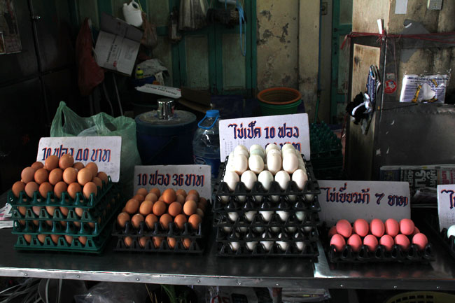 huevos-colores-yaowarat-bangkok-tailandia-mipaseoporelmundo