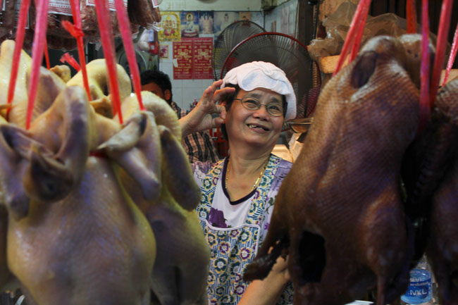mujer-mercado-yaowarat-bangkok-tailandia-mipaseoporelmundo
