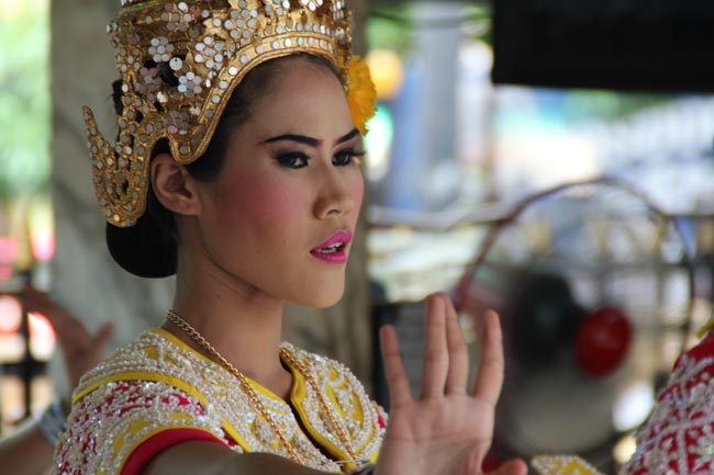 bailarina-erawan-bangkok-tailandia-mipaseoporelmundo