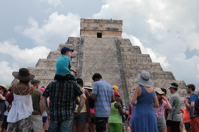 gente-piramide-chichenitza-yucatan-mexico-mipaseoporelmundo