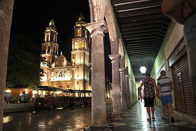 Calles de Campeche al caer la noche