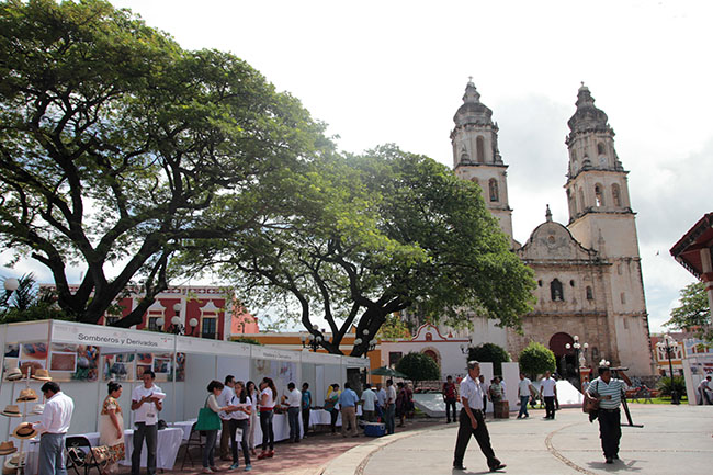 plaza-mayor-catedral-campeche-mexico-mipaseoporelmundo