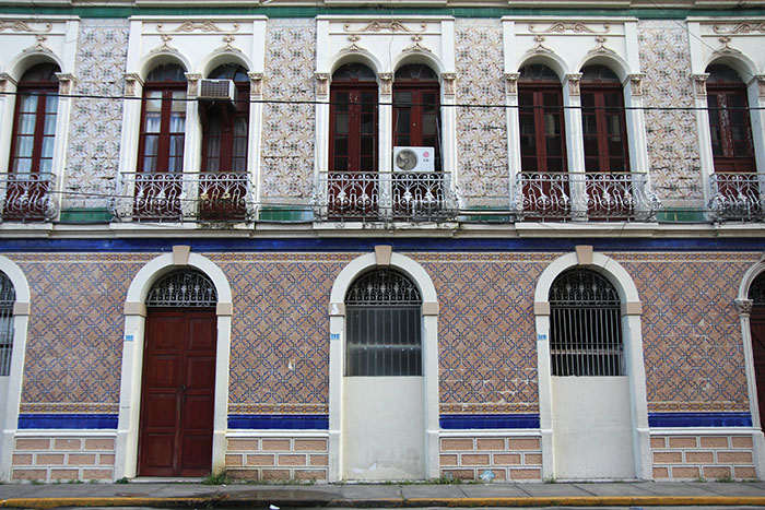 fachada-azulejos-iquitos-peru-mipaseoporelmundo