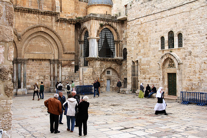 fachada-iglesia-santo-sepulcro-jerusalen-israel-mipaseoporelmundo