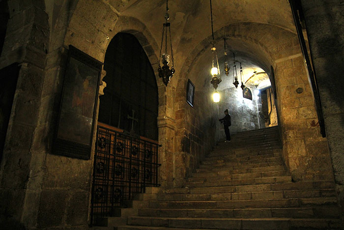 interior-iglesia-santo-sepulcro-jerusalen-israel-mipaseoporelmundo