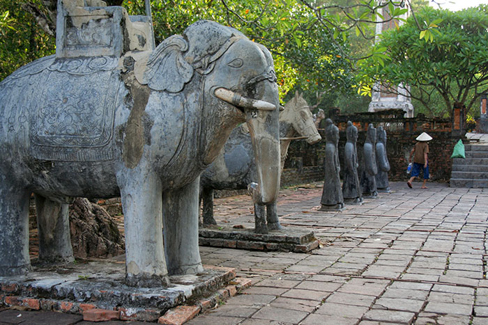 tumbas-reales-elefantes-hue-vietnam-mipaseoporelmundo