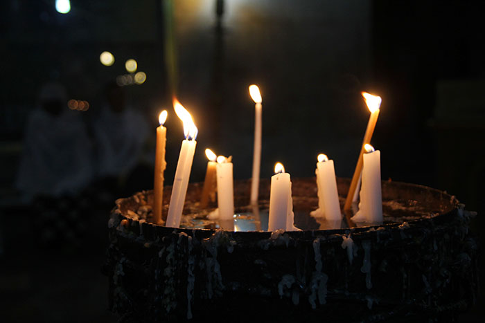 velas-santo-sepulcro-jerusalen-israel-mipaseoporelmundo