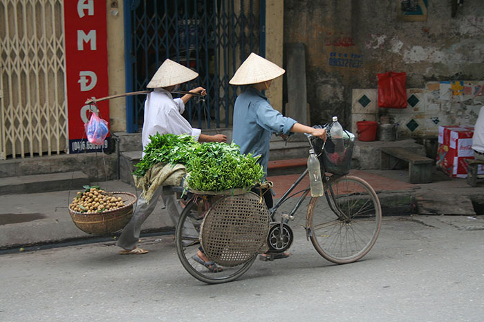 vendedores-ambulantes-hanoi-vietnam-mipaseoporelmundo