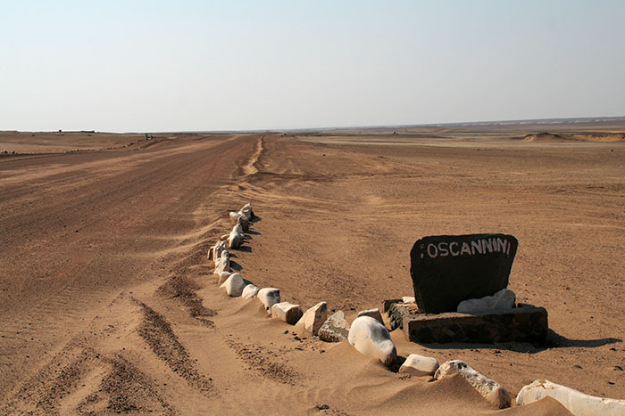 carretera-desierto-namibia-mipaseoporelmundo