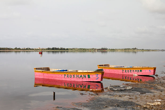 barcas-lago-rosa-senegal-mipaseoporelmundo