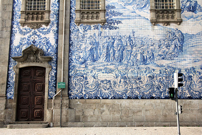 azulejos-iglesia-do-carmo-oporto-portugal-mipaseoporelmundo