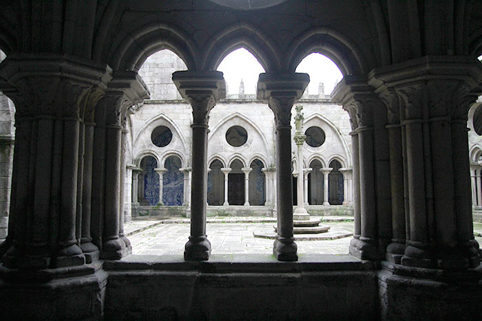 claustro-catedral-se-oporto-portugal-mipaseoporelmundo