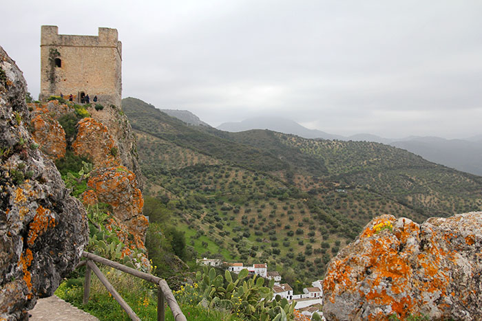 torre-castillo-zahara-de-la-sierra-cadiz-mipaseoporelmundo