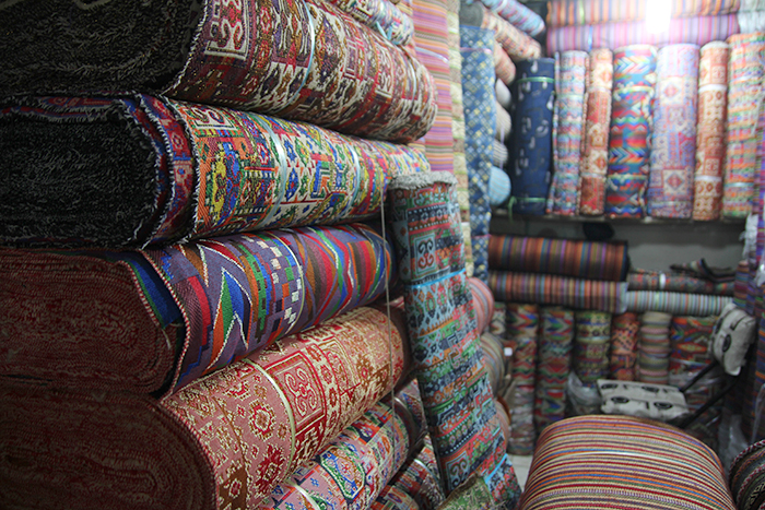 telas-tradicionales-bazar-teheran-iran-mipaseoporelmundo