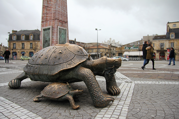 tortugas-plaza-burdeos-francia-mipaseoporelmundo
